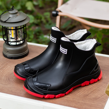 Vīriešu PVC lietus zābaki, zems šafts, ūdensizturīgi un neslīdoši, silti ar mākslīgās kažokādas apdari un iekšējo kokvilnas odere