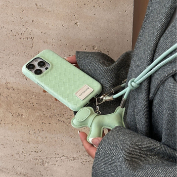 TPU aizmugurējais vāciņš iPhone 16/15 Pro un iPhone 14/13 — injekcijas formēšana, pielāgojama, viegls luksusa stils