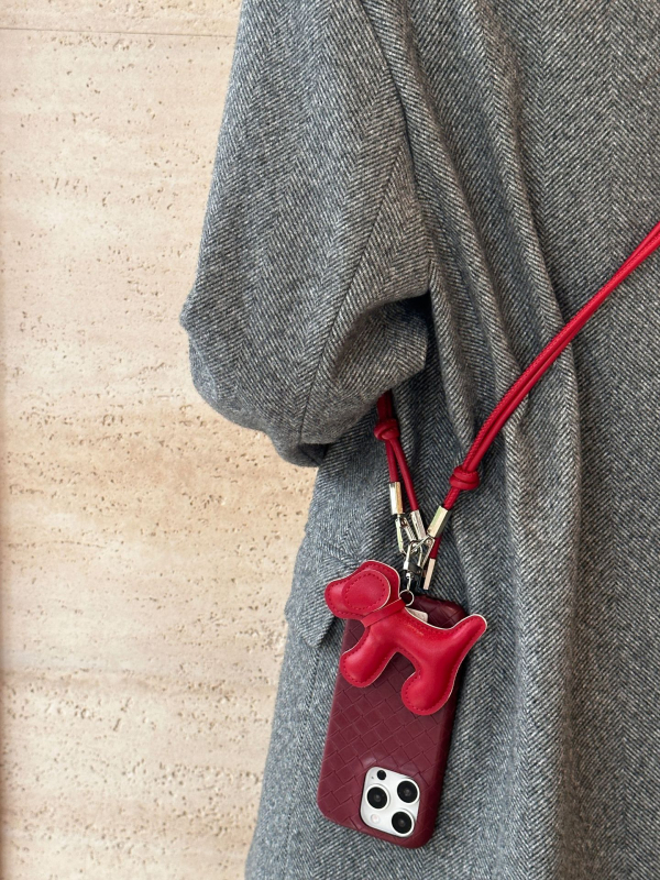 TPU aizmugurējais vāciņš iPhone 16/15 Pro un iPhone 14/13 — injekcijas formēšana, pielāgojama, viegls luksusa stils