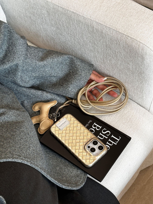 TPU aizmugurējais vāciņš iPhone 16/15 Pro un iPhone 14/13 — injekcijas formēšana, pielāgojama, viegls luksusa stils