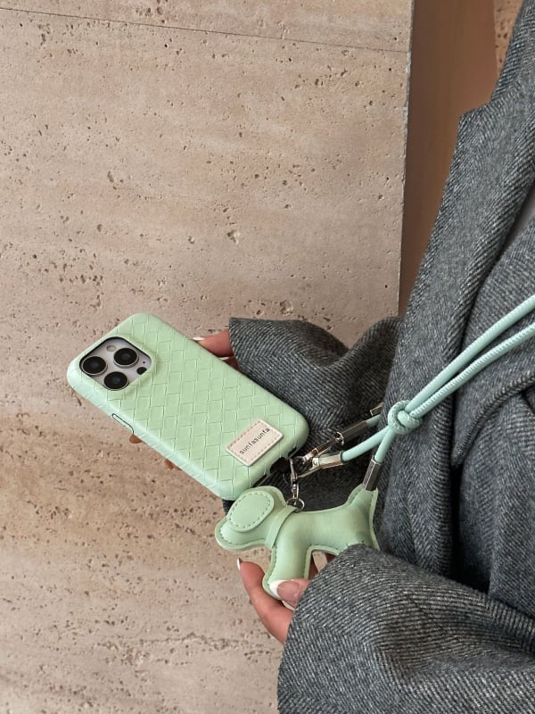 TPU aizmugurējais vāciņš iPhone 16/15 Pro un iPhone 14/13 — injekcijas formēšana, pielāgojama, viegls luksusa stils