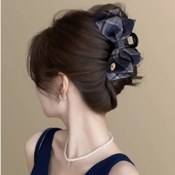 Matu klips: roku darbs, sievietes dizains, sajaukts materiāls, retro kvadrātveida raksts, 2025 rudens izlaidums