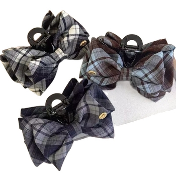 Matu klips: roku darbs, sievietes dizains, sajaukts materiāls, retro kvadrātveida raksts, 2025 rudens izlaidums