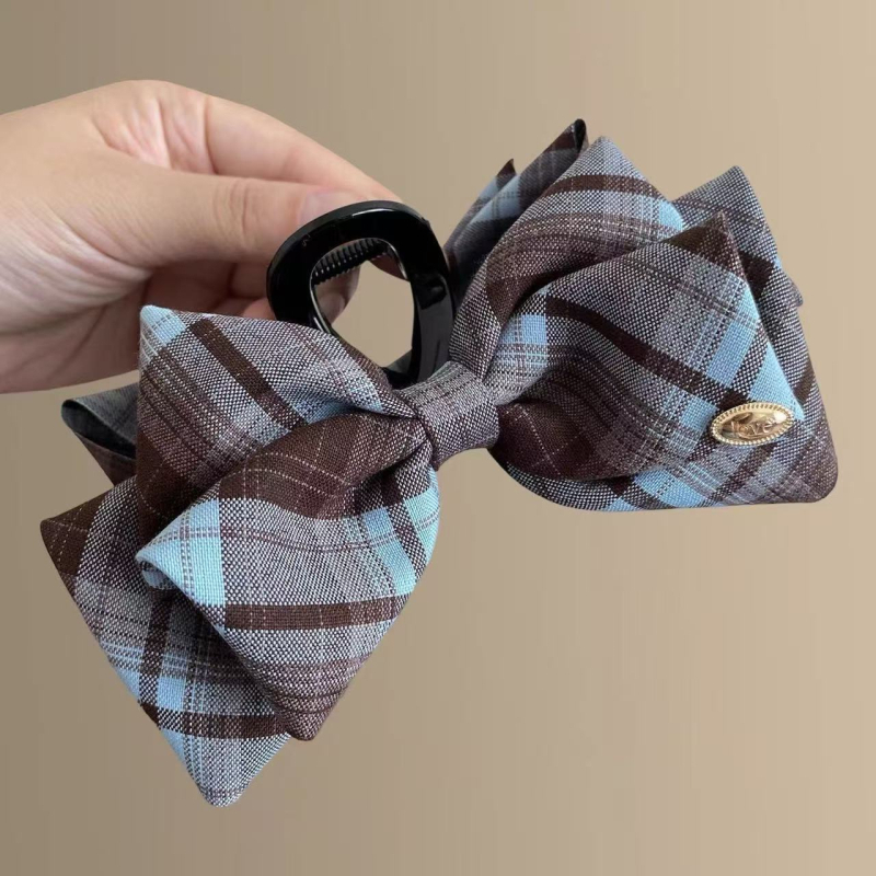 Matu klips: roku darbs, sievietes dizains, sajaukts materiāls, retro kvadrātveida raksts, 2025 rudens izlaidums