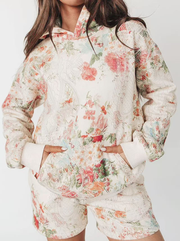 Moterų dviejų dalių komplektas rudens–žiemos sezonui su gėlių atspaudu kapucininiu megztiniu ir aukšto liemens šortais, euro-amerikietiškas gatvės stilius, 2025 ruduo