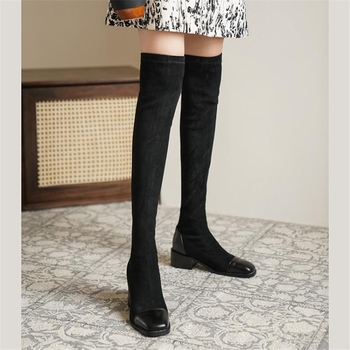 Čizme iznad koljena, velur gornji dio, četvrtasti vrh, chunky peta 3–5 cm, gumeni potplat