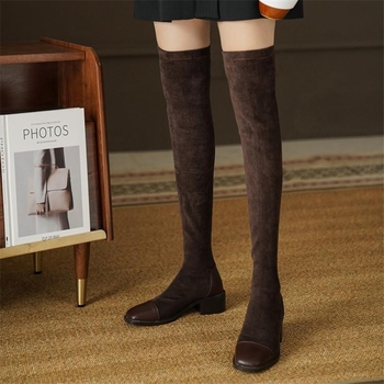 Čizme iznad koljena, velur gornji dio, četvrtasti vrh, chunky peta 3–5 cm, gumeni potplat