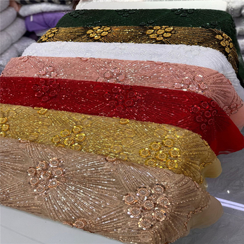 Poliestera mežģīne ar izšuvumu uz sietveida pamata, čaulīšu formas pērlītes un ziedu akcenti, bagāts izšuvums, kāzu tērpiem, zīmols Lace jierita, preces kods ys3