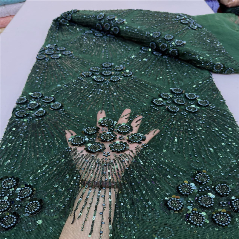 Poliestera mežģīne ar izšuvumu uz sietveida pamata, čaulīšu formas pērlītes un ziedu akcenti, bagāts izšuvums, kāzu tērpiem, zīmols Lace jierita, preces kods ys3