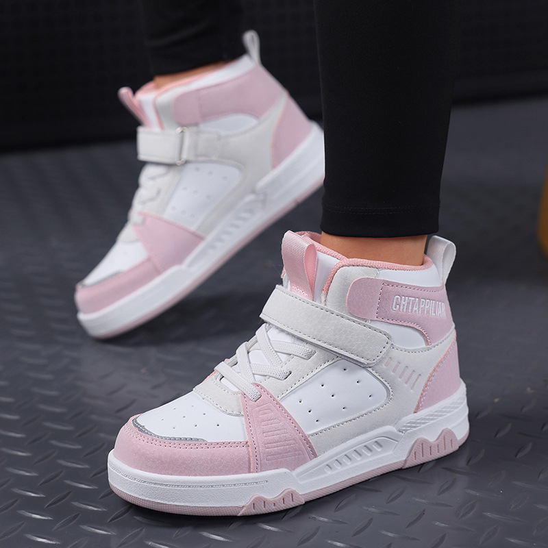 Zēnu sporta apavi, sintētiskā āda augšdaļā, kvadrātveidīgs purngals, Velcro aizdare, gumijas zole