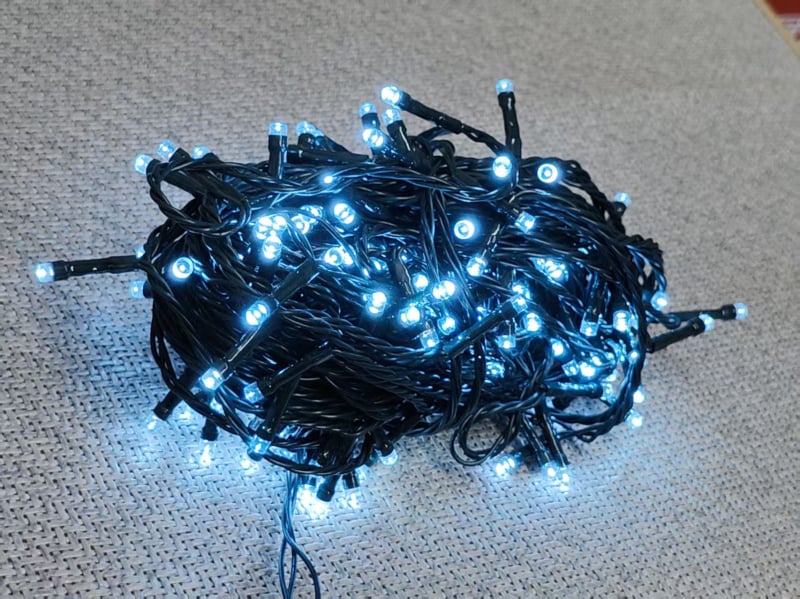 KM-S100 Solarni LED treperići niz za vanjsku upotrebu – IP65 vodootporno, upravljanje daljinskim i tipkom, snaga svjetla 6000