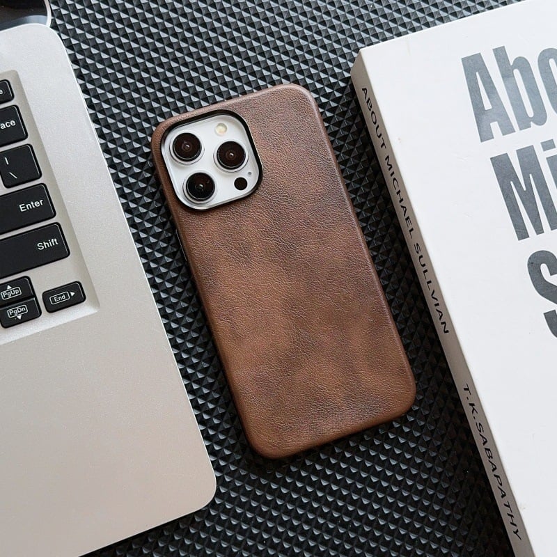 Telefonu lieta iPhone ar magnētisku aizturi, pret kritieniem, materiāls PC + mākslīgā āda, ādas tekstūra, saderīgs ar iPhone 12–14 sēriju