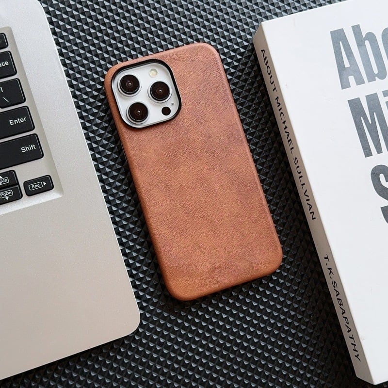 Telefonu lieta iPhone ar magnētisku aizturi, pret kritieniem, materiāls PC + mākslīgā āda, ādas tekstūra, saderīgs ar iPhone 12–14 sēriju