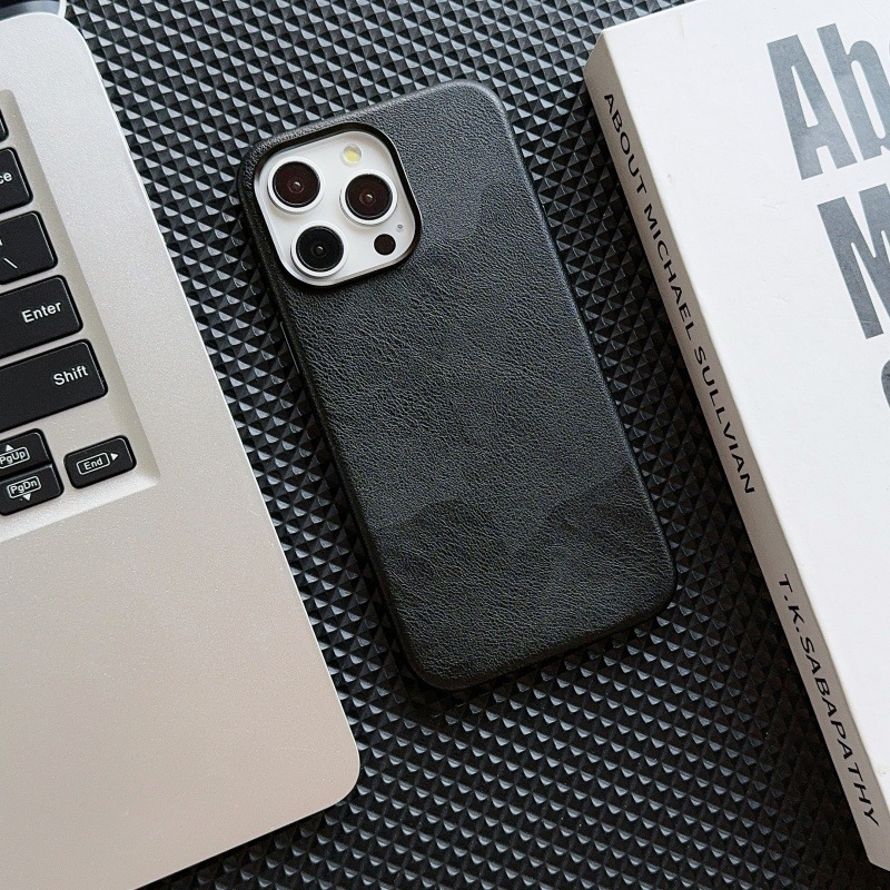 Telefonu lieta iPhone ar magnētisku aizturi, pret kritieniem, materiāls PC + mākslīgā āda, ādas tekstūra, saderīgs ar iPhone 12–14 sēriju