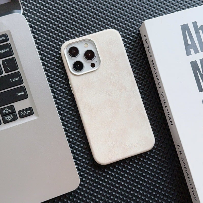 Telefonu lieta iPhone ar magnētisku aizturi, pret kritieniem, materiāls PC + mākslīgā āda, ādas tekstūra, saderīgs ar iPhone 12–14 sēriju