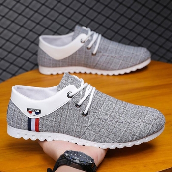 Vīriešu platna sneakers - elpojošs augšējais materiāls, šņorējamas, zems profils, gumijas zole, asas pirksts