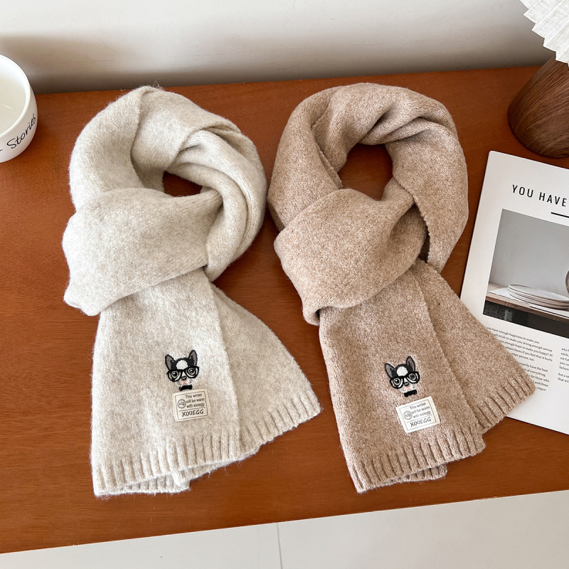 Universāls šalle no vilnas maisījuma, warp-knit, ar izšūtu suņa motīvu, ziemas siltumam