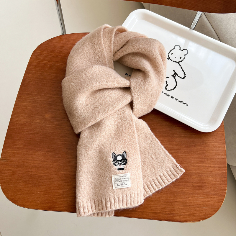 Universāls šalle no vilnas maisījuma, warp-knit, ar izšūtu suņa motīvu, ziemas siltumam