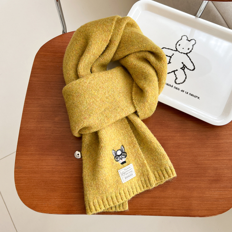 Universāls šalle no vilnas maisījuma, warp-knit, ar izšūtu suņa motīvu, ziemas siltumam