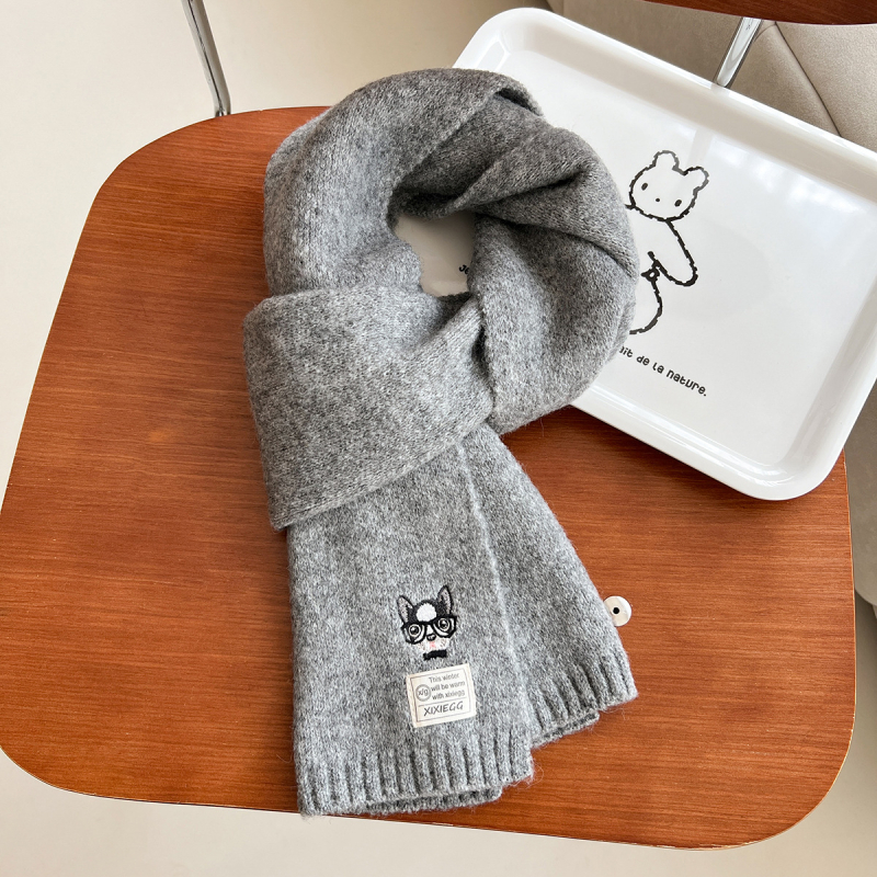 Universāls šalle no vilnas maisījuma, warp-knit, ar izšūtu suņa motīvu, ziemas siltumam