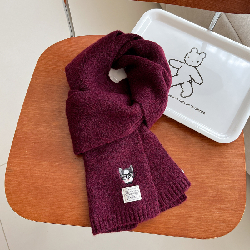 Universāls šalle no vilnas maisījuma, warp-knit, ar izšūtu suņa motīvu, ziemas siltumam