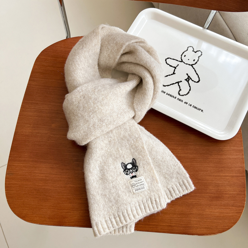 Universāls šalle no vilnas maisījuma, warp-knit, ar izšūtu suņa motīvu, ziemas siltumam