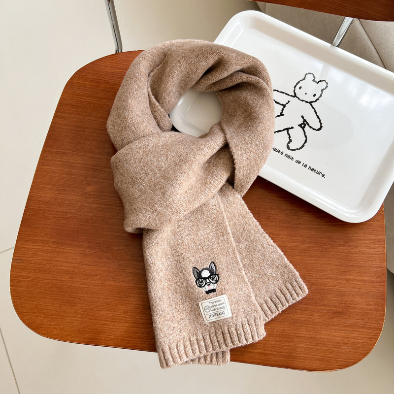 Universāls šalle no vilnas maisījuma, warp-knit, ar izšūtu suņa motīvu, ziemas siltumam