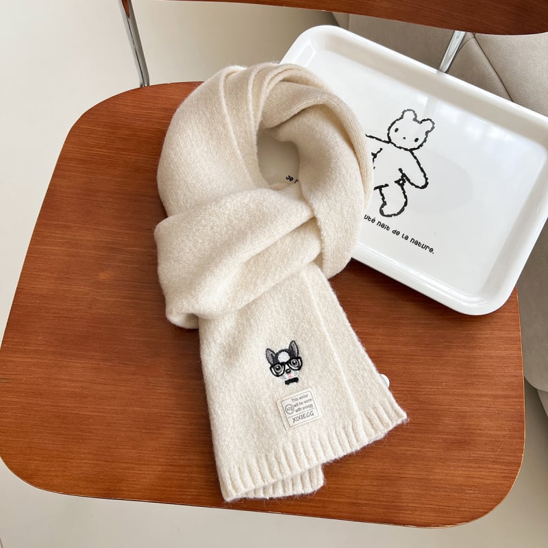 Universāls šalle no vilnas maisījuma, warp-knit, ar izšūtu suņa motīvu, ziemas siltumam