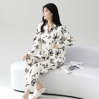 Sieviešu kokvilnas pidžāmu komplekts ar kimono kaklu, garām piedurknēm un biksēm – elpojošs, ērts