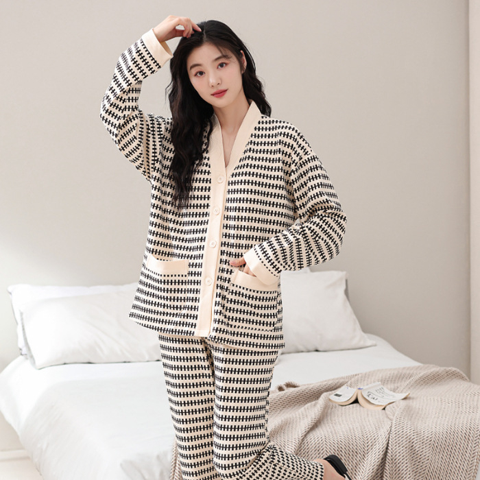 Sieviešu kokvilnas pidžāmu komplekts ar kimono kaklu, garām piedurknēm un biksēm – elpojošs, ērts