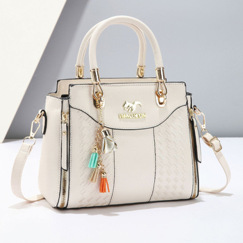 Tote torba u urbanom minimalističkom stilu, PU materijal, horizontalno pravokutni oblik, zatvarač