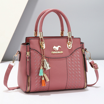 Tote torba u urbanom minimalističkom stilu, PU materijal, horizontalno pravokutni oblik, zatvarač