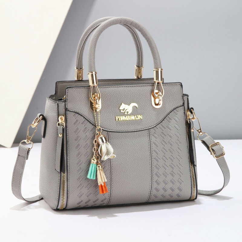 Tote torba u urbanom minimalističkom stilu, PU materijal, horizontalno pravokutni oblik, zatvarač