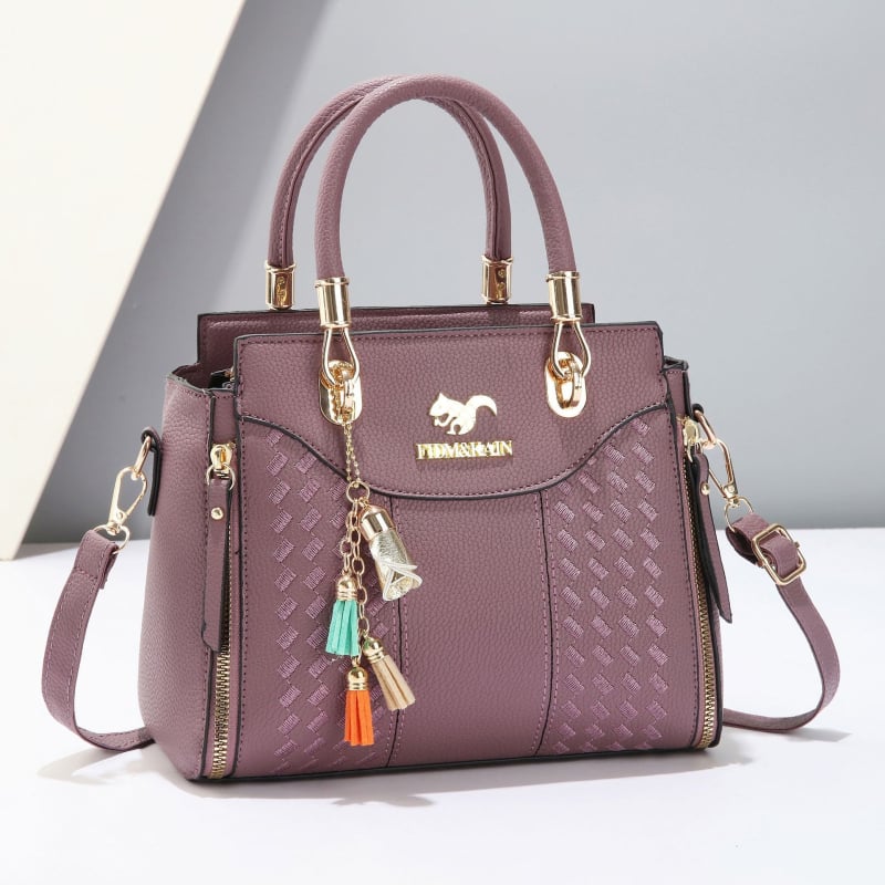 Tote torba u urbanom minimalističkom stilu, PU materijal, horizontalno pravokutni oblik, zatvarač