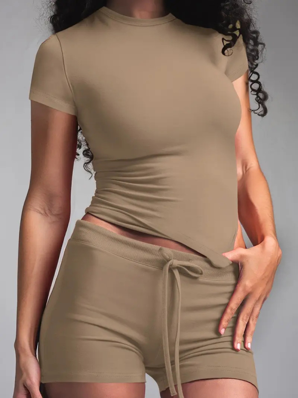 Dviejų dalių jogos komplektas: apvalios kaklo trumpomis rankovėmis viršus ir 3/4 ilgio kelnės, vasara 2025, medvilnės-poliesterio mišinys, 80–90% organinės medvilnės