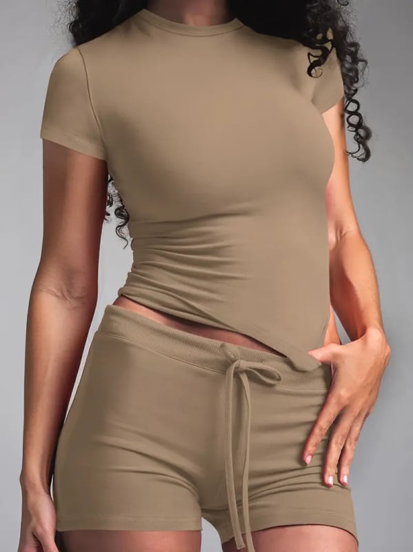 Dviejų dalių jogos komplektas: apvalios kaklo trumpomis rankovėmis viršus ir 3/4 ilgio kelnės, vasara 2025, medvilnės-poliesterio mišinys, 80–90% organinės medvilnės