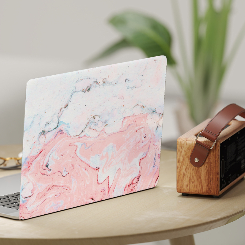 Portatīvā datora korpusa aizsargfilms – PVC, korpusa membrāna, mehāniska apstrāde, MacBook saderīgs, pret skrāpējumiem, bez griešanas, bez līmes.