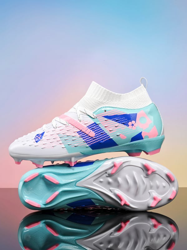 Futbola kurpes – Unisex, elpojošs augšējais slānis no sintētiskās ādas, gumijas zole, PU iekšzole, šņorēšana (Breathable upper, Synthetic leather, Rubber sole, PU insole, Lace-up)