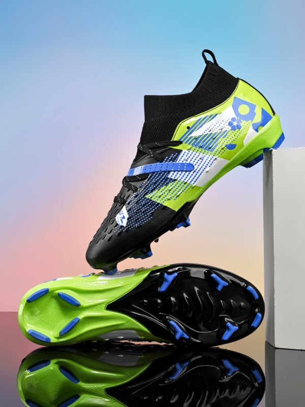 Futbola kurpes – Unisex, elpojošs augšējais slānis no sintētiskās ādas, gumijas zole, PU iekšzole, šņorēšana (Breathable upper, Synthetic leather, Rubber sole, PU insole, Lace-up)