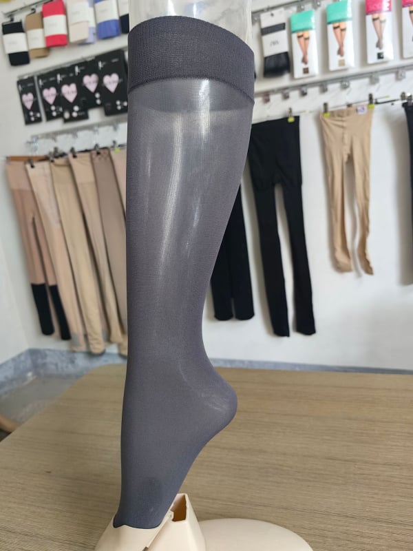 Мъжки чорапи до средно под коляното, нейлонови, едноцветни, тънък плат, 95–100% нейлон