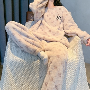 Sieviešu korallflisa pidžāmu komplekts - bieza, apaļš kakls, garas piedurknes (Korallflisa; kokvilnas saturs <30%; bieza; apaļš kakls; garas piedurknes)