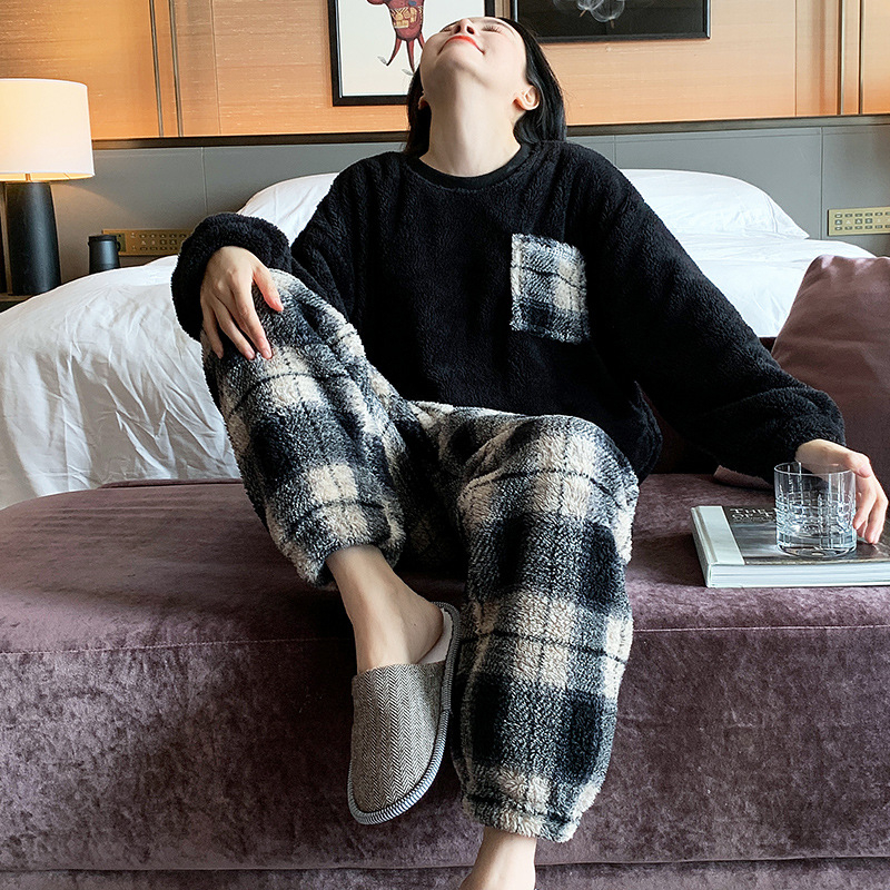 Sieviešu korallflisa pidžāmu komplekts - bieza, apaļš kakls, garas piedurknes (Korallflisa; kokvilnas saturs <30%; bieza; apaļš kakls; garas piedurknes)