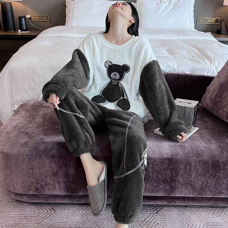 Sieviešu korallflisa pidžāmu komplekts - bieza, apaļš kakls, garas piedurknes (Korallflisa; kokvilnas saturs <30%; bieza; apaļš kakls; garas piedurknes)