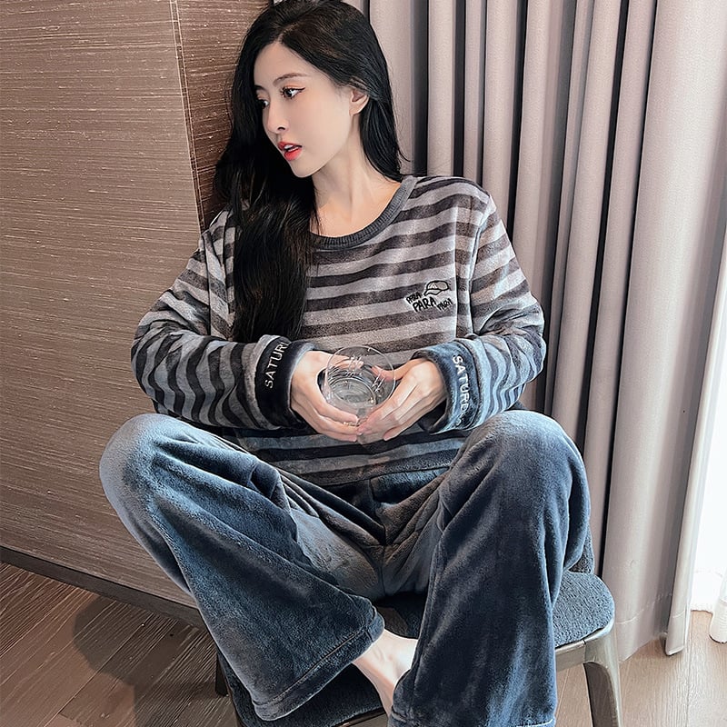 Sieviešu korallflisa pidžāmu komplekts - bieza, apaļš kakls, garas piedurknes (Korallflisa; kokvilnas saturs <30%; bieza; apaļš kakls; garas piedurknes)