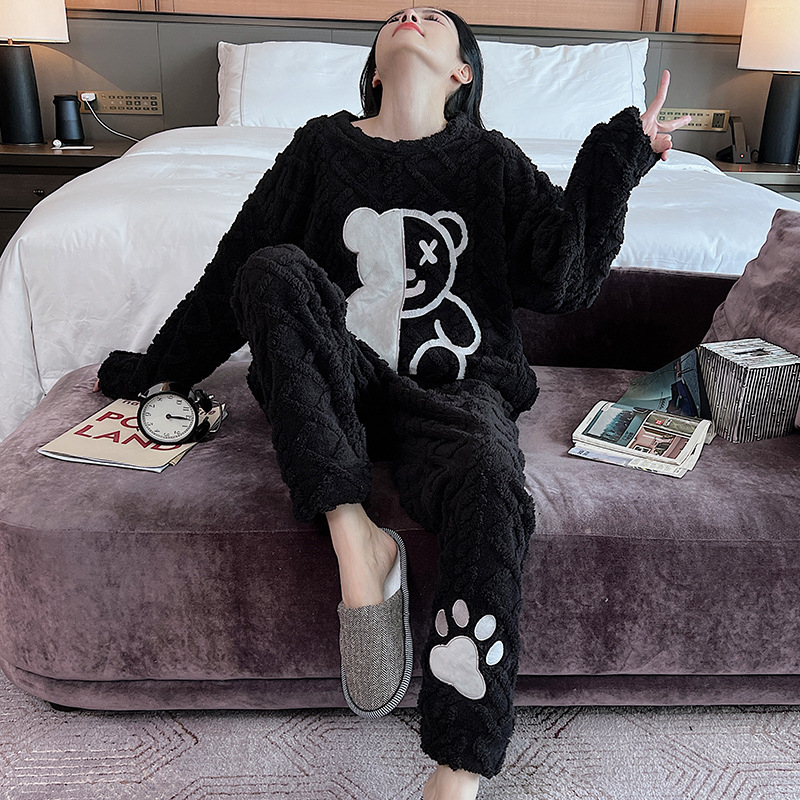 Sieviešu korallflisa pidžāmu komplekts - bieza, apaļš kakls, garas piedurknes (Korallflisa; kokvilnas saturs <30%; bieza; apaļš kakls; garas piedurknes)