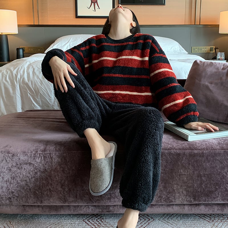 Sieviešu korallflisa pidžāmu komplekts - bieza, apaļš kakls, garas piedurknes (Korallflisa; kokvilnas saturs <30%; bieza; apaļš kakls; garas piedurknes)