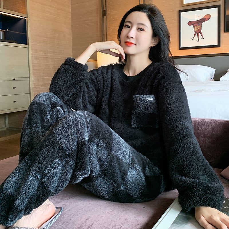 Sieviešu korallflisa pidžāmu komplekts - bieza, apaļš kakls, garas piedurknes (Korallflisa; kokvilnas saturs <30%; bieza; apaļš kakls; garas piedurknes)