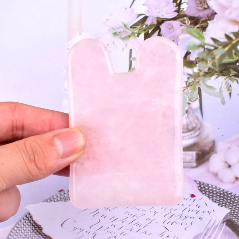 Сърцевидна дъска за лицев масаж от естествен кварц, полирана повърхност, персонализиране