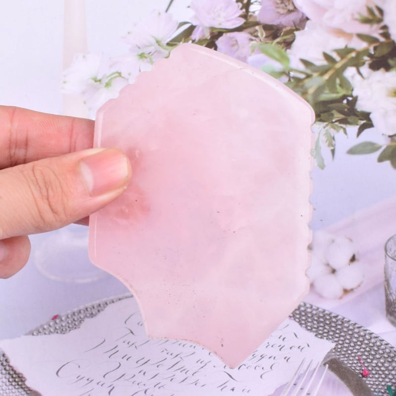 Сърцевидна дъска за лицев масаж от естествен кварц, полирана повърхност, персонализиране