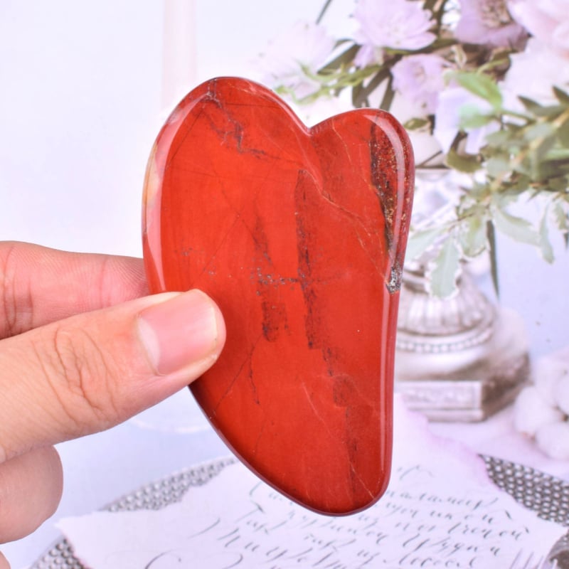 Сърцевидна дъска за лицев масаж от естествен кварц, полирана повърхност, персонализиране